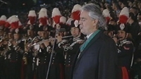 Bocelli canta in occasione del 200° anniversario dell'Arma dei Carabinieri alla presenza del Presidente Napolitano