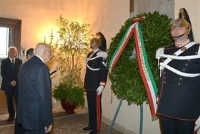 Deposizione di una corona d'alloro del Presidente Napolitano sulla lapide dei Caduti del Quirinale