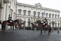 Cambio della Guardia Solenne da parte del Reggimento Corazzieri e della Fanfara dei Carabinieri, in occasione della Festa del Tricolore.