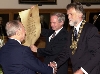 Il Presidente Ciampi riceve il diploma di laurea "honoris causa" dal Rettore dell'Università di Lipsia Prof. Volker Bigl; al centro, il Decano della Facoltà di Scienze Economiche Prof. Rautenberg.