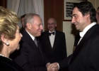 Il Presidene Ciampi e la moglie Franca salutano nel foyer del Teatro alla Scala il M° Riccardo Muti.