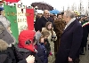 Il Presidente Ciampi viene accolto da una scolaresca davanti alla casa natale di G.Verdi.