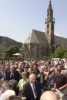 Il Presidente Ciampi con la moglie Franca attraversano piazza Walther salutati dalla gente.