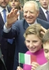 Il Presidente Ciampi al suo arrivo al Liceo italiano della città.