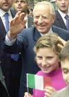 Il Presidente Ciampi al suo arrivo al Liceo italiano della città.