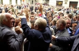  Il Presidente Ciampi con a fianco Il Presidente della Repubblica Croata Stipe Mesic al suo arrivo al Liceo italiano.