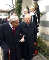 Il Presidente Ciampi dopo aver reso omaggio alla tomba del Sen. Einaudi si intrattiene con il figlio Roberto