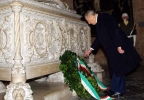 Il Presidente Ciampi rende omaggio al Monumento di Luis Vaz de Camoes, nella Chiesa dei Frati di San Girolamo.