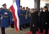 Il Preidente Ciampi con il Presidente della Repubblica Federale di Jugoslavia Vojslav Kostunica, riceve gli Onori Militari, al suo arrivo al Palazzo della Federazione.