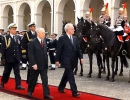 Il Presidente Ciampi con il Presidente della Repubblica Federale di Germania Johannes Rau, durante la cerimonia ufficiale di benvenuto.