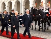 Il Presidente Ciampi con il Presidente della Repubblica Federale di Germania Johannes Rau, durante la cerimonia ufficiale di benvenuto.