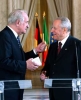 Il Presidente Ciampi con il Presidente della Repubblica Federale di Germania Johannes Rau, durante l'incontro con la stampa a Palazzo del Quirinale.