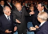 Il Presidente Ciampi, al suo arrivo al Teatro Comunale, viene salutato da Antonio Maccanico, Ciriaco De Mita e Nicola Mancino.