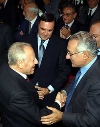 Il Presidente Ciampi al suo arrivo al Teatro Comunale si intrattiene con i parlamentari Clemente Mastella e Giuseppe Gargani.