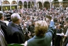 Il Presidente Ciampi, con la moglie Franca salutano i cittadini sul piazzale antistante la Basilica di Sant'Andrea