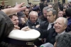 Il Presidente Ciampi tra i giovani studenti all'uscita dall'Universit&#224;