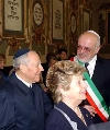 Il Presidente Ciampi con la moglie visita la Sinagoga della cittadina piemontese.