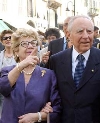 Il Presidente Ciampi con la moglie Franca durante la breve passeggiata in citt&#224;.