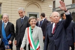 Il Presidente Ciampi con il Sindaco Bianca Bianchini, il Presidente della Regione Lombardia Roberto Formigoni ed il Presidente della Provincia Eugenio Tarabini in Piazza Garibaldi