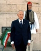 Il Presidente Ciampi subito dopo aver reso omaggio al Monumento al Milite Ignoto, in occasione della visita di tre giorni ad Atene.