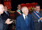 Il Presidente Ciampi al termine del suo intervento al Teatro Toselli.