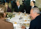 Il Presidente Ciampi con la moglie Franca ed il Sottosegretario agli Affari Esteri Mario Baccini, durante la colazione offerta dalle LL.MM. il Re Alberto II e la Regina Paola del Belgio al Castello di Laeken.
