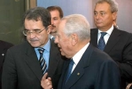 Il Presidente Ciampi con Romano Prodi, Presidente della Commissione Europea e Roberto Antonione, Sottosegretario agli Affari Esteri, al termine dell'incontro a Palazzo Breydel