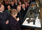 Il Presidente Ciampi, in compagnia della moglie Franca, durante la visita al Centro di Arte Orafa &quot;Il Tari&quot;.