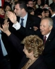Il Presidente Ciampi e la moglie Franca rispondono al saluto della gente, all'arrivo alla Casa di Nazareth.