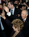 Il Presidente Ciampi e la moglie Franca rispondono al saluto della gente, all'arrivo alla Casa di Nazareth.