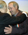 Il Presidente Ciampi abbraccia il Signor Antonio, pap&#224; di Luigi Piccolo, dopo avergli consegnato la Medaglia d'Oro al Valor Civile, durante la cerimonia alla Casa di Nazareth.