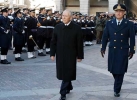 Il Presidente Ciampi, accompagnato dal Consigliere Militare Giovanni Mocci, al suo arrivo in Piazza Duomo, riceve gli onori militari.