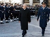 Il Presidente Ciampi, accompagnato dal Consigliere Militare Giovanni Mocci, al suo arrivo in Piazza Duomo, riceve gli onori militari.