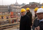 Il Presidente Ciampi accompagnato dal Sindaco Gabriele Albertini e dal Sen. Riccardo Decorato, durante la visita di ai cantiere della Scala.