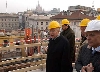 Il Presidente Ciampi accompagnato dal Sindaco Gabriele Albertini e dal Sen. Riccardo Decorato, durante la visita di ai cantiere della Scala.