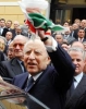 Il Presidente Ciampi, nella foto con Alfredo Biondi, Vice Presidente della Camera dei Deputati e Claudio Scajola, Ministro per l'attuazione del programma di governo,all'uscita dal Teatro Cavour.