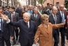 Il Presidente Ciampi con la signora Franca durante la breve passeggiata in citt&#224;.