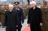 Il Presidente Ciampi accolto dal Presidente della Repubblica di Ungheria Ferenc Madl a Palazzo Presidenziale, durante la cerimonia di benvenuto.