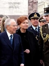 I Presidenti della Repubblica Italiana e di Lettonia Carlo Azeglio Ciampi e Vaira Vike-Freinberga, davanti al Monumento della Libert&#224; dopo aver reso omaggio ai Caduti