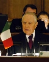 Il Presidente Ciampi durante il suo intervento al Parlamento lettone.