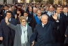 Il Presidente Ciampi con la moglie Franca, durante la breve passeggiata nel centro storico cittadino, risponde al caloroso saluto della gente