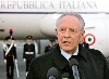 Il Presidente Ciampi, all'aeroporto di Ciampino, poco prima della partenza per la visita di Stato in Cina.