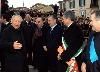 Il Presidente Ciampi, in Piazza San Leoluca, accolto dalle Autorit&#224; politiche della Regione, Comune e Provincia.