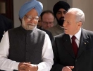 Il Presidente Ciampi con il Primo Ministro indiano, Manmohan Singh, al termine dei colloqui al Palazzo del Governo