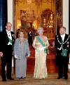 Il Presidente Ciampi con la moglie Franca, S.M. la Regina Elisabetta II e S.A.R. il Principe Filippo Duca di Edimburgo, a Buckingam Palace, poco prima del pranzo di Stato