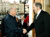 Il Presidente Ciampi al suo arrivo alla sede dell'Assemblea Nazionale, accolto dal Presidente Borislav Velikov.