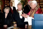 Un momento dell'incontro del Presidente della Repubblica Italiana Carlo Azeglio Ciampi e della moglie Franca con il Sommo Pontefice Benedetto XVI in occasione della visita ufficiale nella Santa Sede.