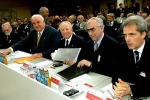 Un momento dei lavori del convegno &quot;Quale Europa vogliamo&quot;. Nella foto da sin. Bronislaw Geremek, Helmut Kohl, Carlo Azeglio Ciampi, Theo Waigel e Sergio Balbinot