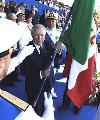 Il Presidente Ciampi, alla Festa della Marina, consegna la Bandiera di Guerra al Comando delle Forze Aeree della Marina Militare