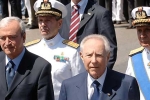 Il Presidente Ciampi accompagnato dal Ministro della Difesa Antonio Martino dal Capo di Stato Maggiore della Difesa Giampaolo Di Paola e dal Capo di Stato Maggiore della Marina Sergio Biraghi, al suo arrivo in via Caracciolo per assistere alla Festa della Marina